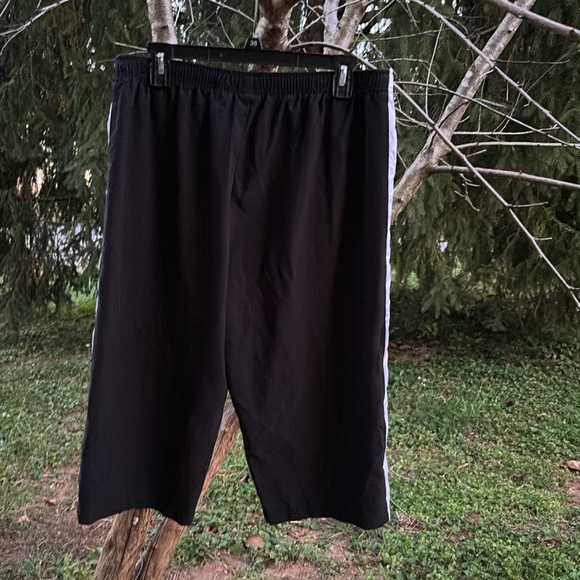 Nike Black Elastic Waist Capris Pants Athletic Activewear White Stripes L 12-14 - Picture 8 of 16